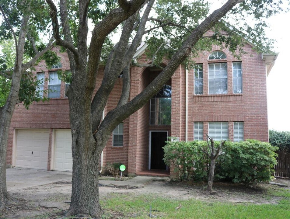 5022 E Newpark Dr in Houston, TX - Building Photo