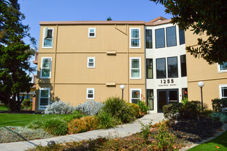 Saratoga Savoy Apartments in San Jose, CA - Building Photo - Building Photo