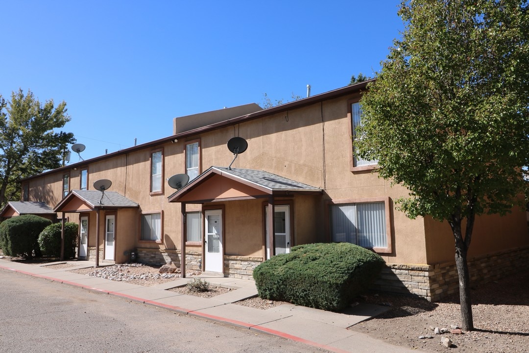 Villa Del Este Townhomes in Albuquerque, NM - Building Photo