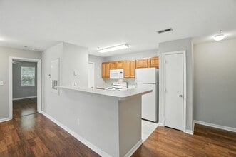 9849 Campus Walk Ln in Charlotte, NC - Foto de edificio - Building Photo