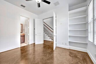 751 S Cesar Chavez Blvd in Dallas, TX - Building Photo - Building Photo