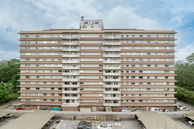 Parkway House in Memphis, TN - Building Photo - Building Photo