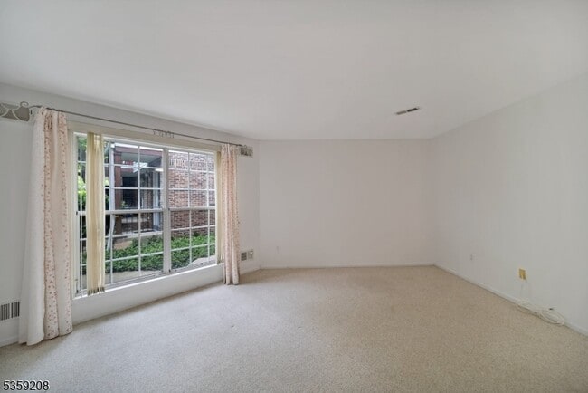1449 Teresa Dr in Fort Lee, NJ - Building Photo - Building Photo