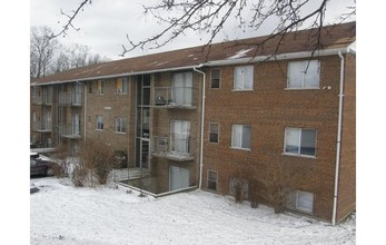 Yearling Court Apartments in Cincinnati, OH - Building Photo - Building Photo