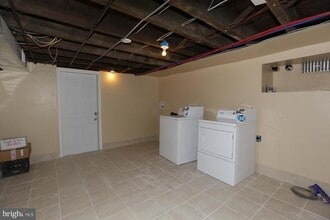 4619 Locust St, Unit Apt B in Philadelphia, PA - Building Photo - Building Photo