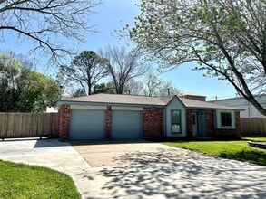 2507 Lynn Dr in Pearland, TX - Building Photo - Building Photo
