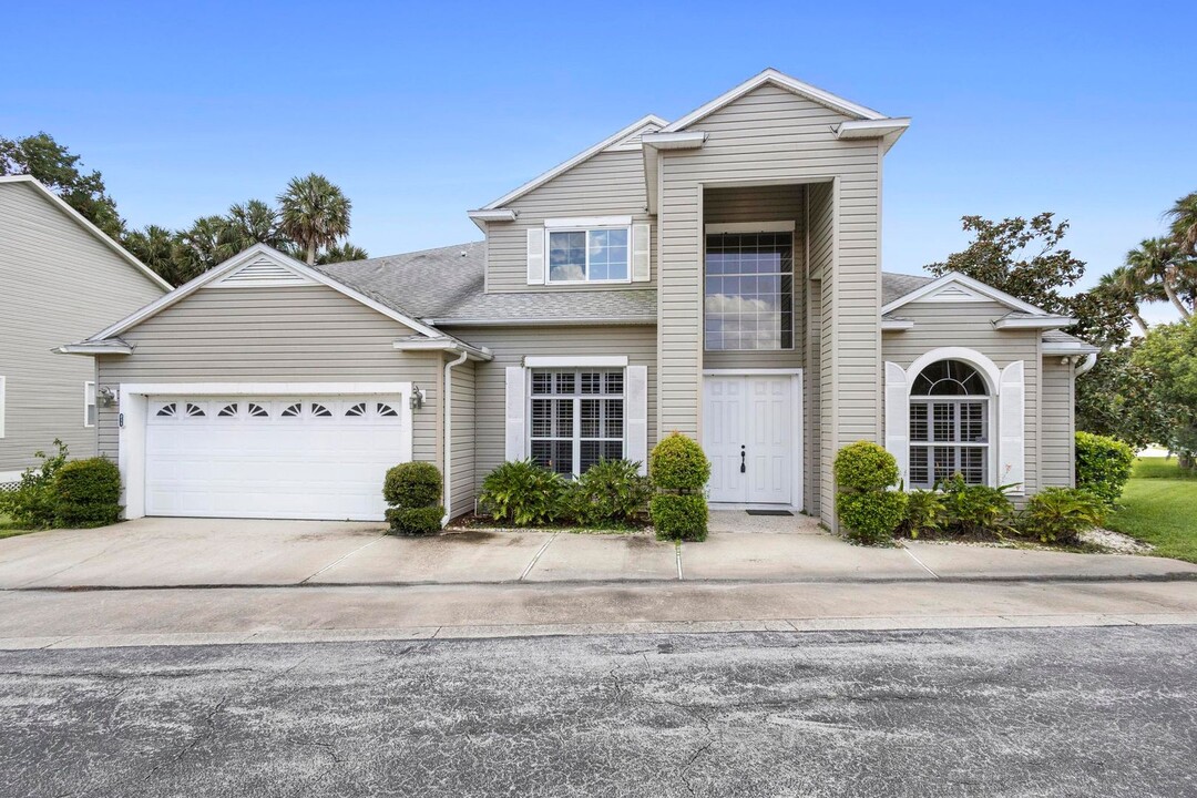 211 River Village Dr in Debary, FL - Foto de edificio