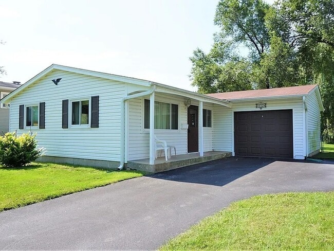 property at 36526 N Edgewood Dr