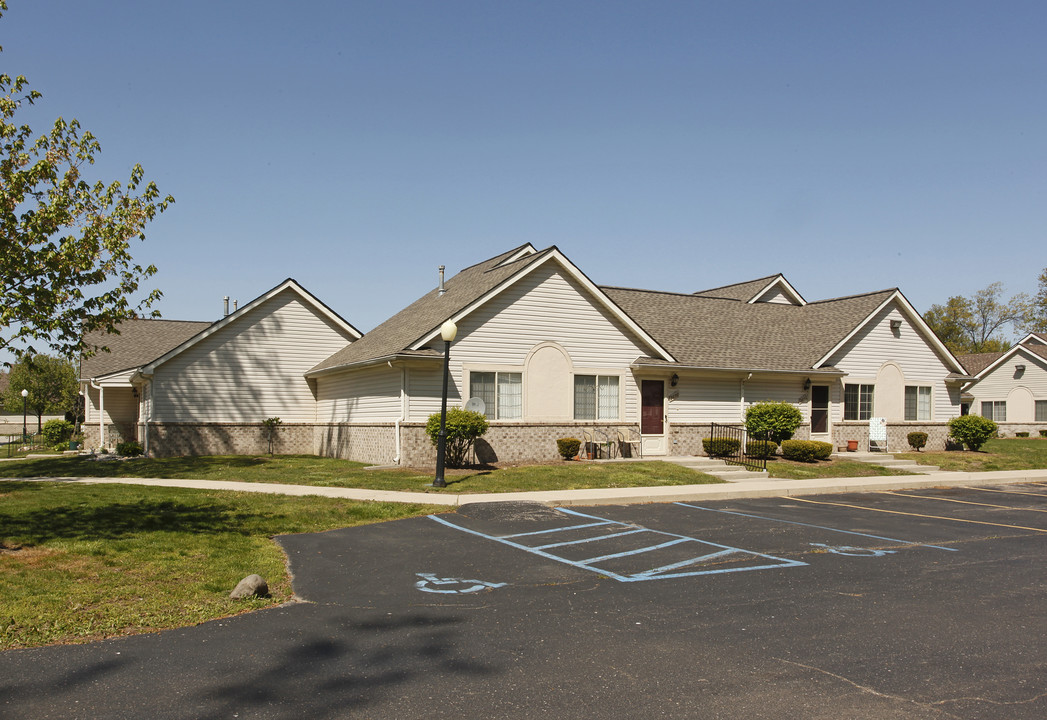 Adams Senior Village in Westland, MI - Foto de edificio