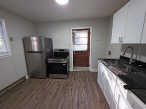 2921 Coronet Way in Charlotte, NC - Building Photo - Building Photo