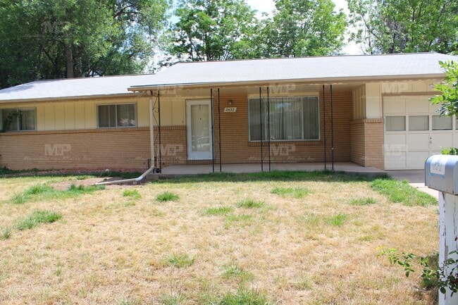 property at 2433 Tamarac Dr