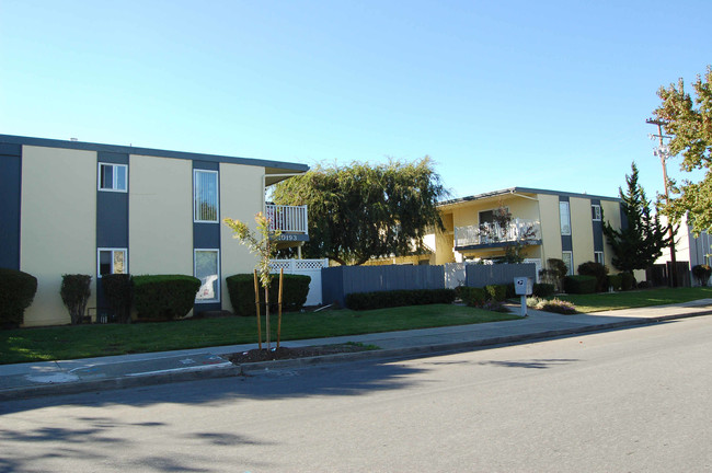 10193-10195 Beardon Dr in Cupertino, CA - Foto de edificio - Building Photo