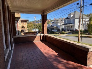 124 S Walnut St in Morgantown, WV - Building Photo - Building Photo