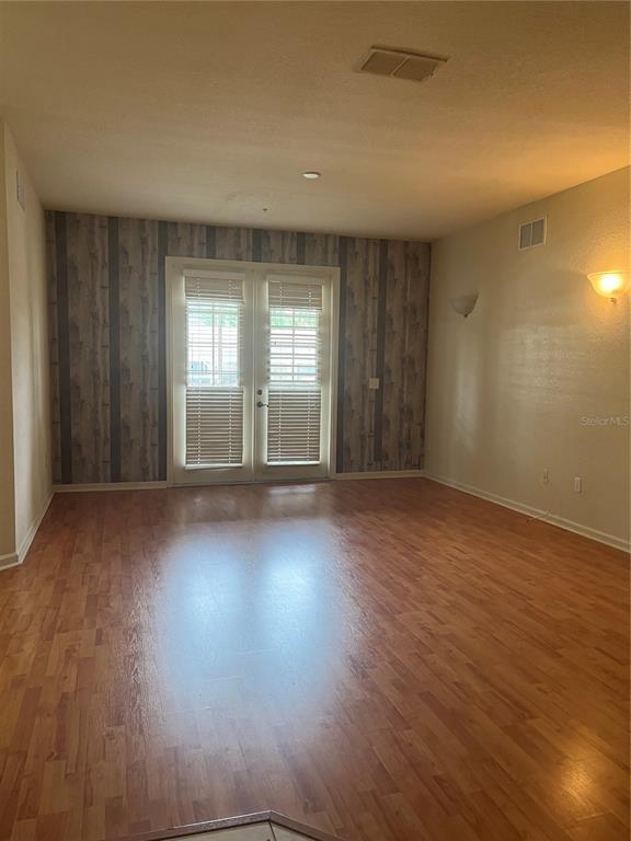 3000 Laurel Park Ln-Unit -103 in Kissimmee, FL - Building Photo - Building Photo