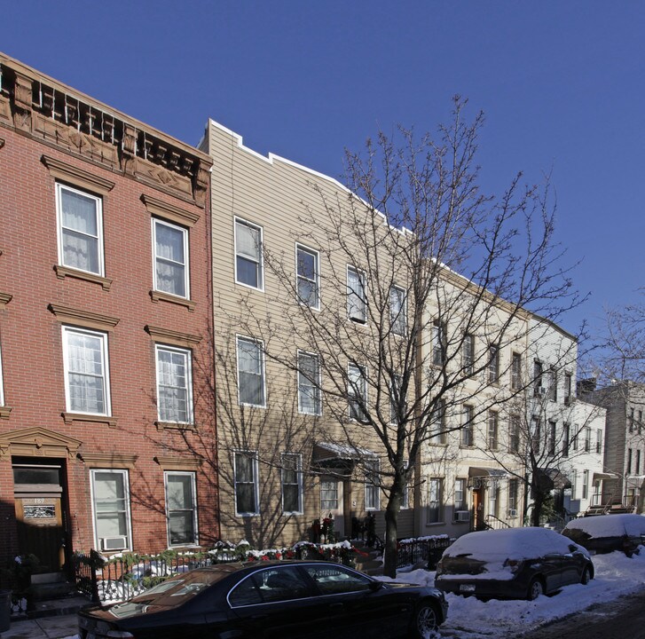 191 Kent St in Brooklyn, NY - Building Photo