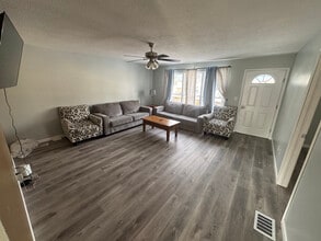 3742 School St in Bridgman, MI - Building Photo - Building Photo