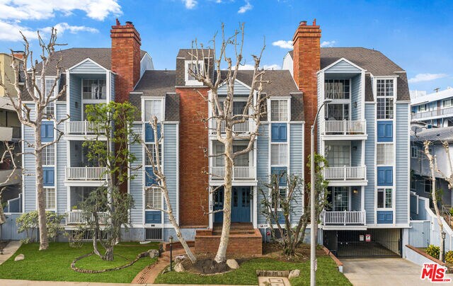11667 Gorham Ave-Unit -101 in Los Angeles, CA - Building Photo - Building Photo