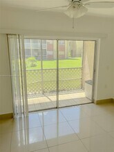 3610 NW 21st St in Lauderdale Lakes, FL - Foto de edificio - Building Photo