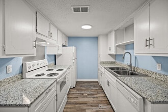 Linda Vista Apartments in Arlington, TX - Foto de edificio - Interior Photo
