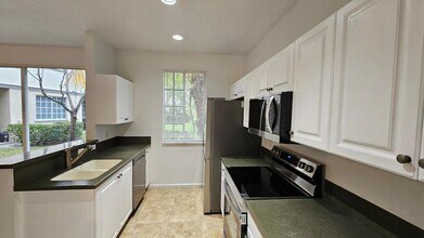 2022 Island Dr in West Palm Beach, FL - Building Photo - Building Photo