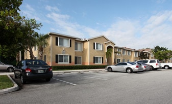 Brenton at Abbey Park in West Palm Beach, FL - Building Photo