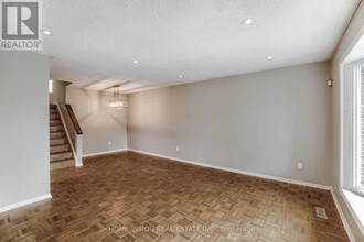 1026 Forestwood Dr in Mississauga, ON - Building Photo - Building Photo