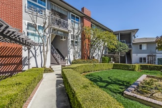 1690 Amberwood Dr in South Pasadena, CA - Foto de edificio - Building Photo