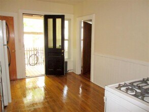 57 Summer St, Unit 3 in Somerville, MA - Foto de edificio - Building Photo