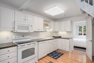 114 Swinburne Row in Newport, RI - Building Photo - Building Photo