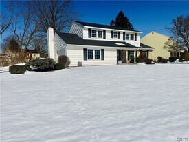 7 Berrywood Rd in Liverpool, NY - Building Photo
