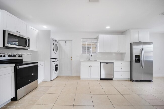 3653 SW 27th St in Miami, FL - Building Photo - Building Photo