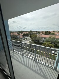 8135 NW 108th Ave, Unit S in Doral, FL - Foto de edificio - Building Photo