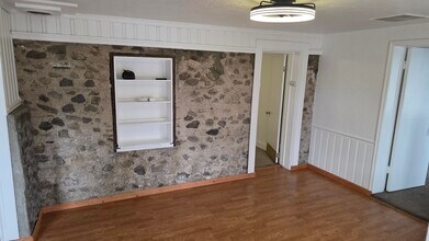 547 E 100 N in Centerville, UT - Building Photo - Building Photo