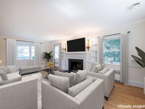 91 Pickwick Rd in Manhasset, NY - Building Photo - Building Photo