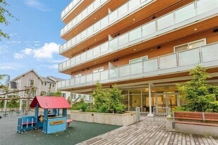 8447-B407-8202 202 St. in Langley, BC - Building Photo