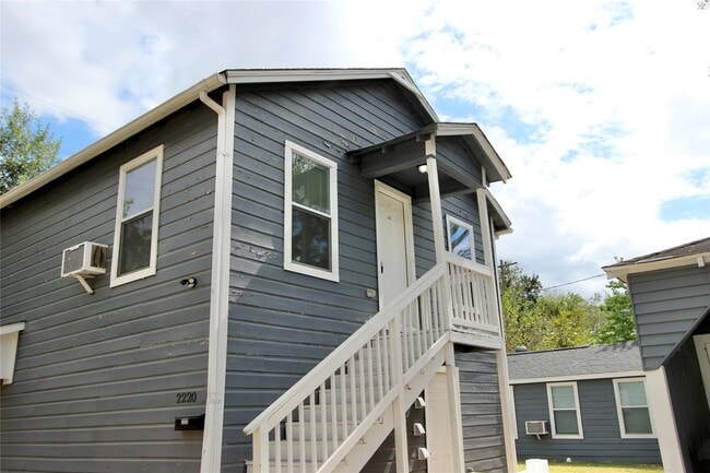 property at 1401 5th St