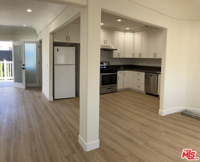1270 S Bronson Ave in Los Angeles, CA - Building Photo - Building Photo