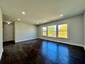 3335 W Pratt Ave in Lincolnwood, IL - Building Photo - Building Photo