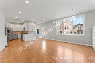 2317 W Armitage Ave in Chicago, IL - Building Photo - Building Photo