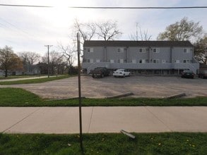 201 5th St in Coralville, IA - Foto de edificio - Building Photo