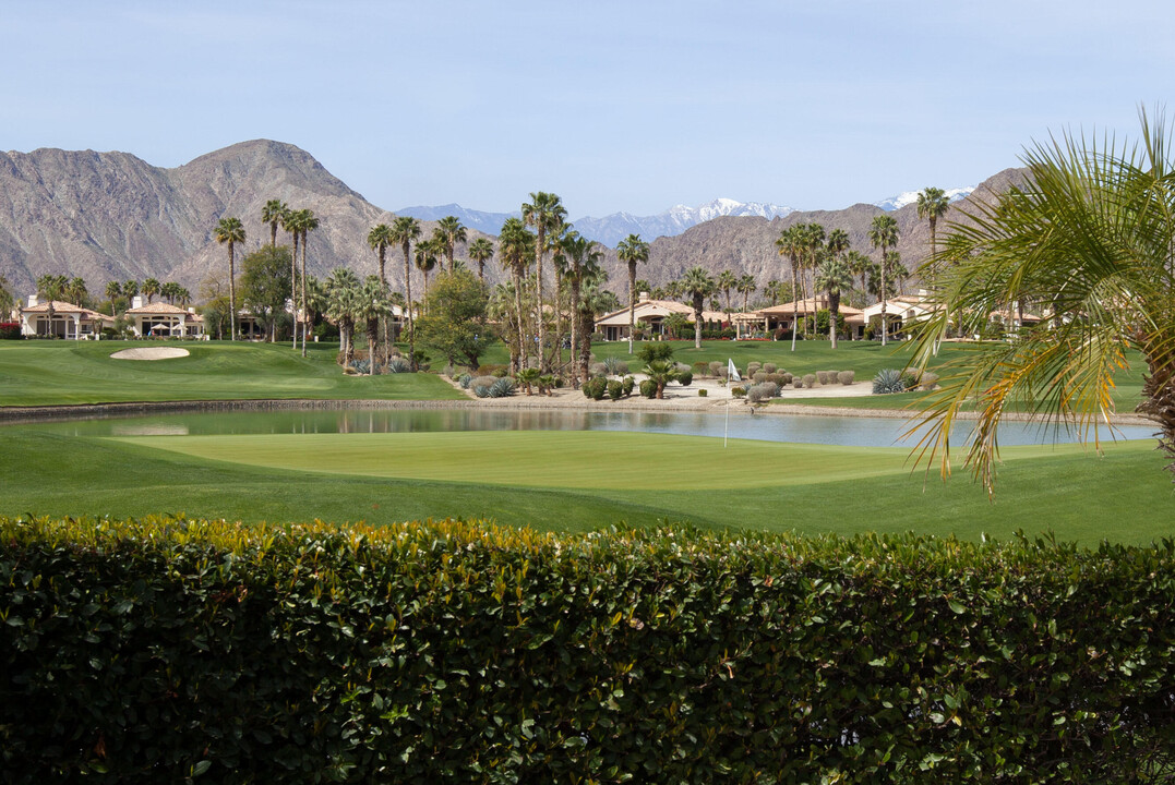 79942 Mission Dr E in La Quinta, CA - Foto de edificio