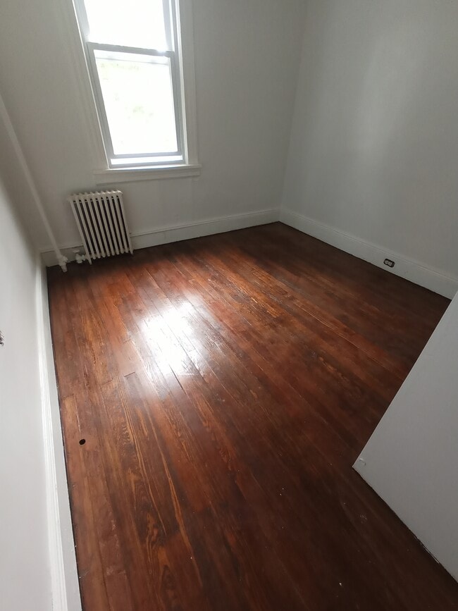 26 Caroline Ave, Unit 1st Floor in Clifton, NJ - Foto de edificio - Building Photo