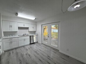 793 Aspen Dr in South Daytona, FL - Building Photo - Building Photo