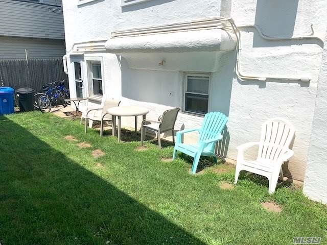 111 Mitchell Ave-Unit -Lower in Long Beach, NY - Foto de edificio - Building Photo