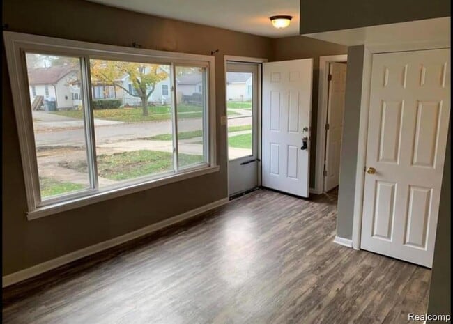 1761 E Evelyn Ave in Hazel Park, MI - Building Photo - Building Photo