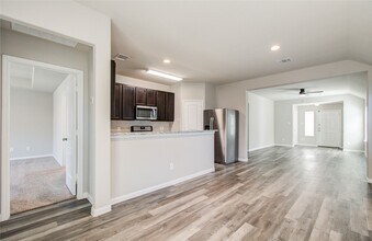 13409 Cannon Crk Ct in Willis, TX - Foto de edificio - Building Photo