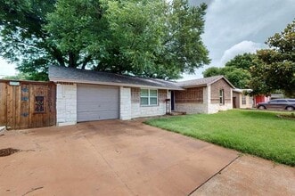 1819 Finley Rd in Irving, TX - Building Photo - Building Photo