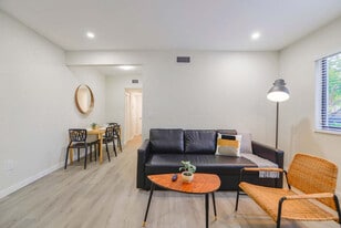 700 SW 11th Ave in Miami, FL - Building Photo