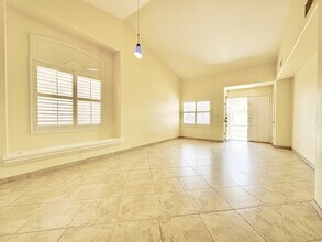 8159 Dinsmore Dr in Las Vegas, NV - Foto de edificio - Building Photo