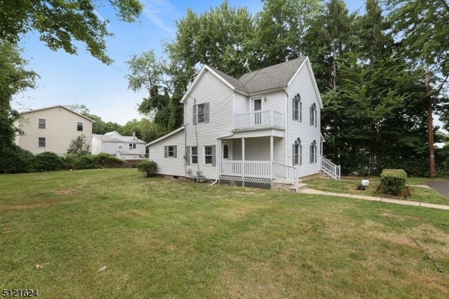 property at 302 N 10th St